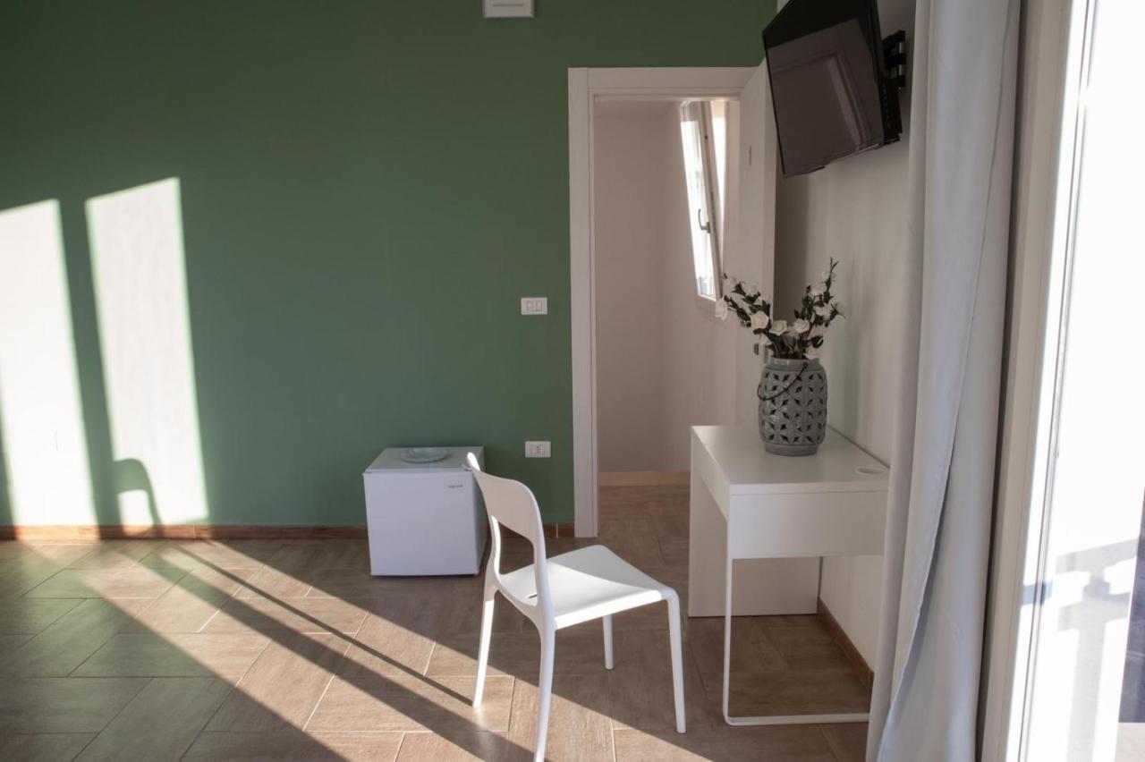Largo Sicilia B&B 阿沃拉 外观 照片